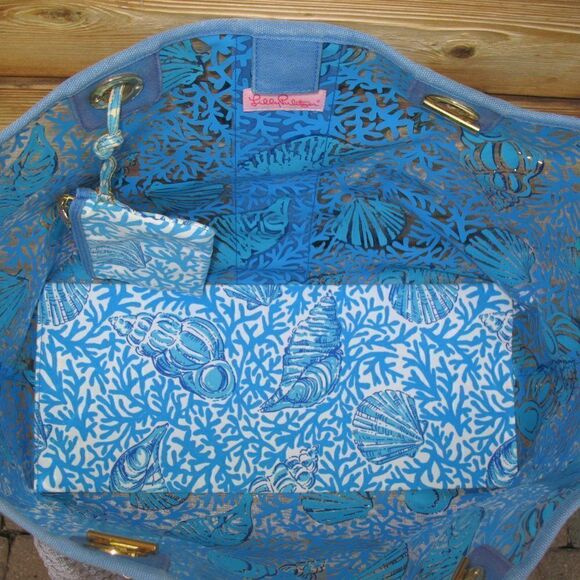 Lilly Pulitzer Large PVS Seashell Print Tote Beach Bag - Picture 11 of 15